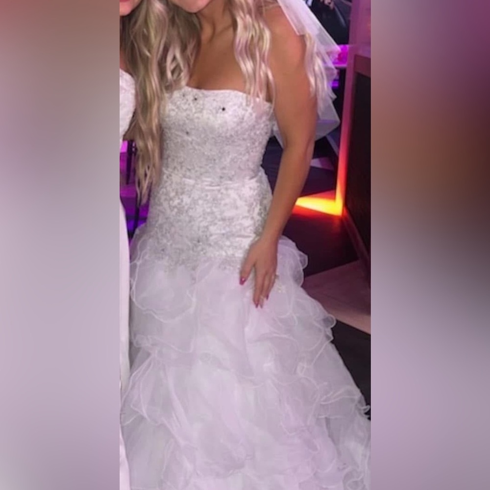 Elegant White Lace Wedding Dress